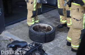 Bewoner probeert autoband door te zagen en zorgt voor uitruk brandweer Den Helderstraat Den Haag