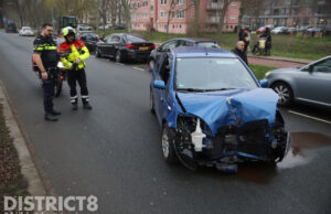 Automobilist rijdt onder invloed tegen boom aan Meppelweg Den Haag