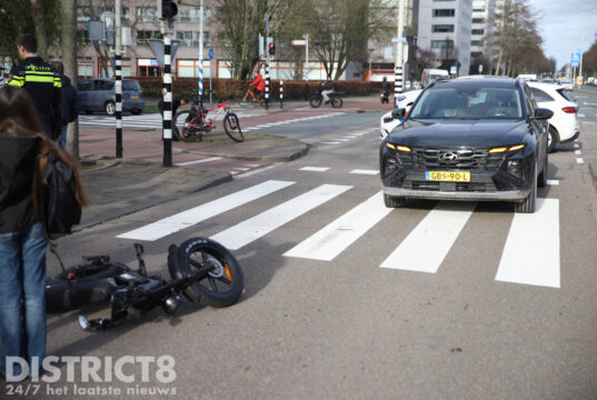 Jongen op fatbike gewond na aanrijding met auto Erasmusweg Den Haag