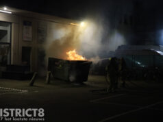 Flinke rookontwikkeling en schade aan gevel bedrijfspand bij containerbrand Platinaweg Den Haag