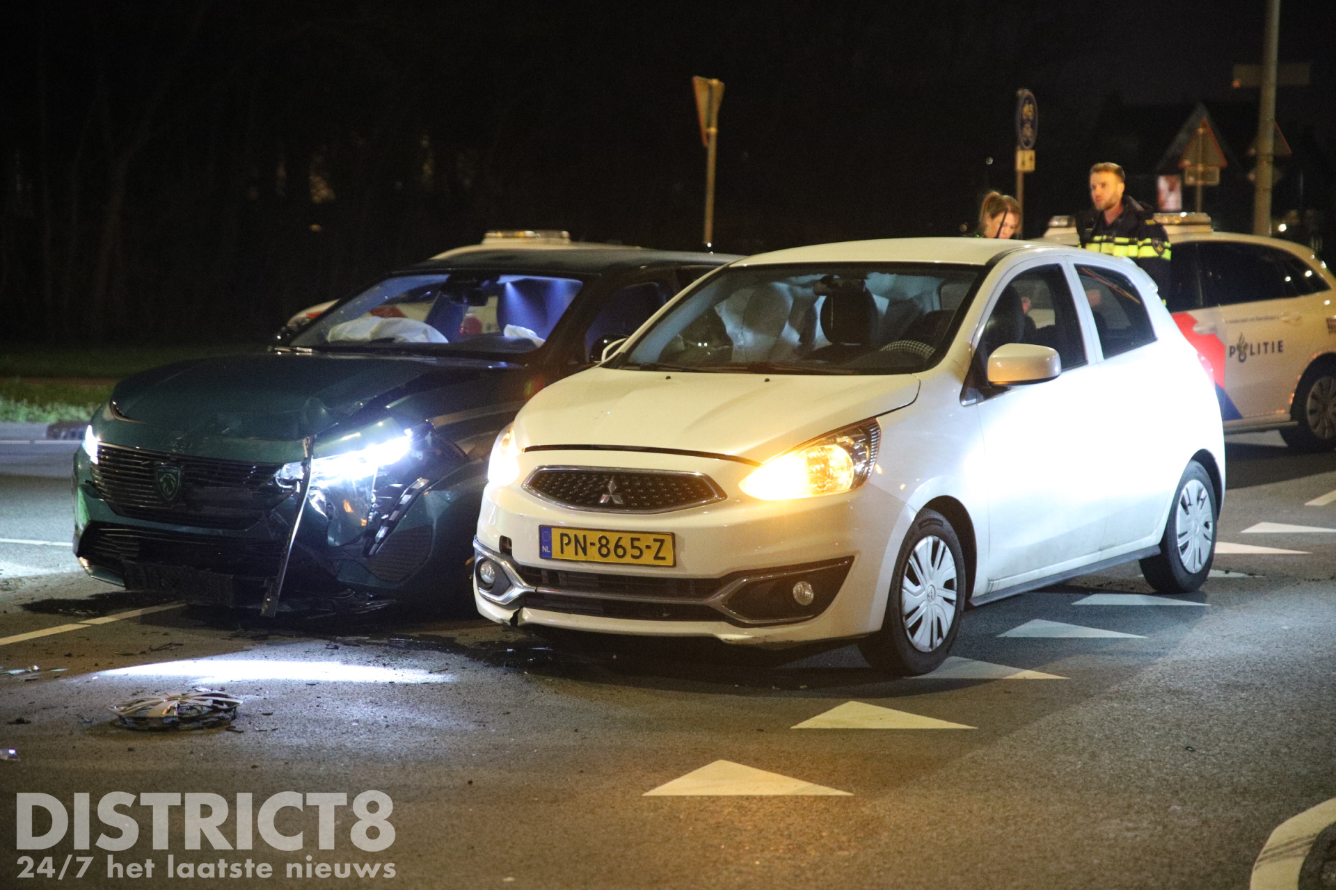 Gewonde bij aanrijding tussen twee auto’s op kruising Poeldijkseweg Den Haag