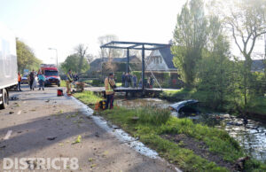 Vrouw overleden na zwaar ongeval; twee voertuigen raken te water Heulweg Kwintsheul