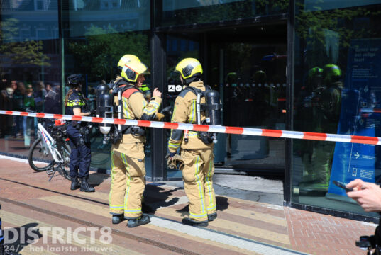 Verdachte die molotovcocktail bij stadskantoor naar binnen gooide aangehouden Stationsplein Delft