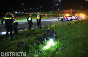 Motor onderuit in de bocht, twee gewonden Prinses Maximaplein Zoetermeer