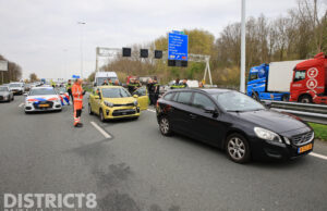 Forse verkeershinder na kop-staartbotsing tussen drie voertuigen A4 Rijswijk