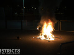 Scooter in brand gestoken op speelveldje Laan van Floris de Vijfde Nootdorp