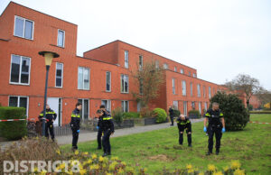 Politie lost waarschuwingsschot bij melding Streefkerkstraat Zoetermeer
