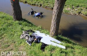 Scooterrijder crasht tegen boom bij politieachtervolging Weidepad Maasland