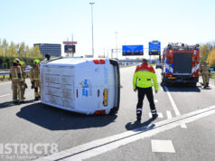 Busje belandt op z’n kant na ongeval met personenauto’s A4 Den Hoorn