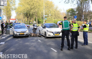 Scooterrijder zwaargewond na aanrijding met personenauto President Kennedylaan Den Haag