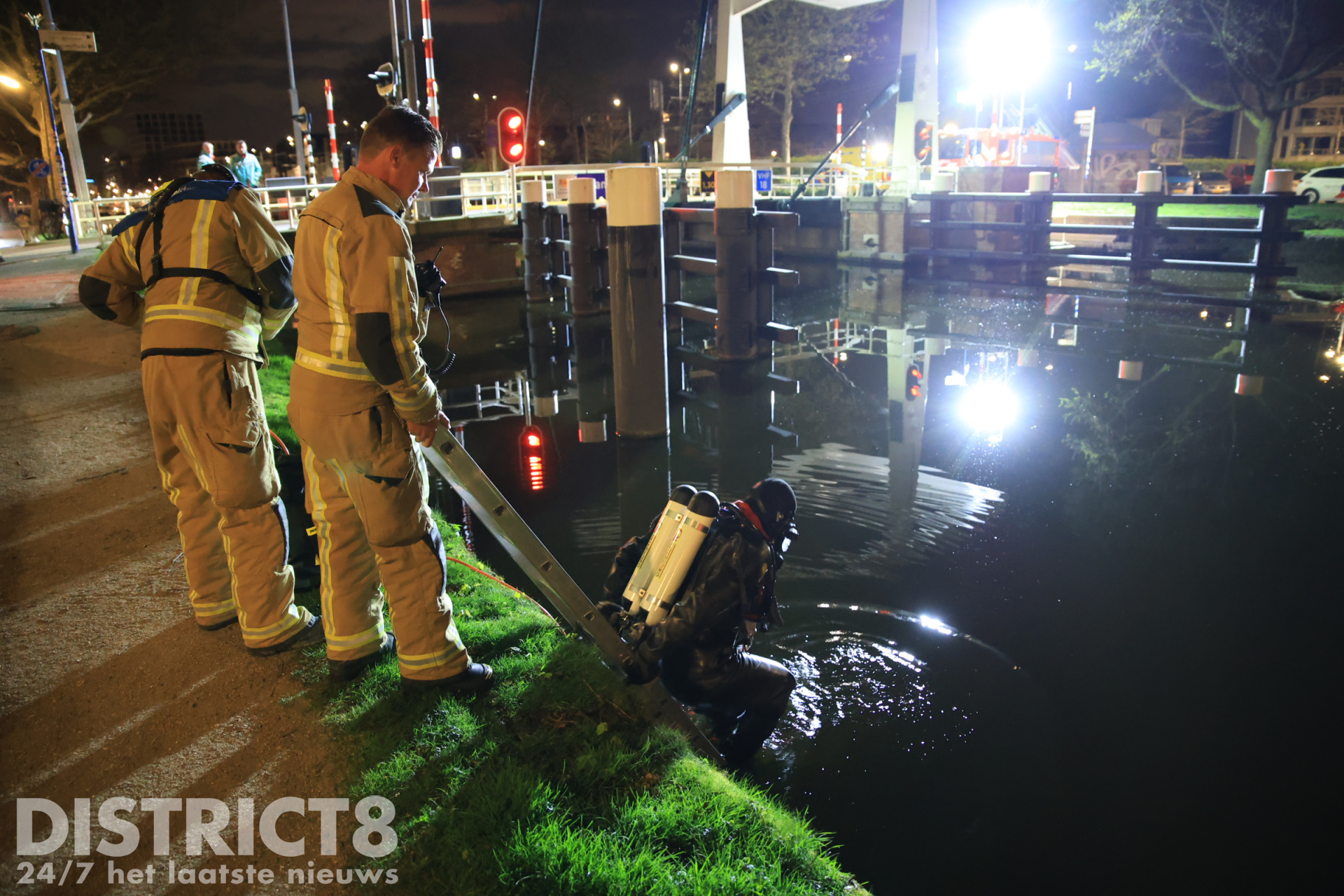Vondst van scooter en kledingstukken leidt tot inzet hulpdiensten Kanaalweg Delft