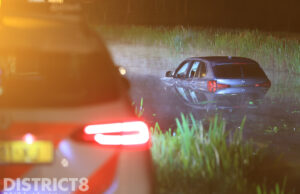 Auto raakt van de weg en belandt in water Voorweg Zoetermeer