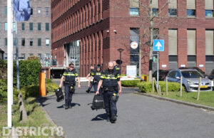 Politie doorzoekt bedrijfsverzamelgebouw na melding van verdachte situatie Laan van Zuid Hoorn Rijswijk