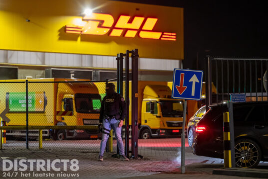 Onderzoek bij DHL in Den Hoorn mogelijk om drugs, douane houdt kaken stijf op elkaar Vrij-Harnasch Den Hoorn
