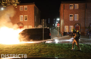 Fout geparkeerd busje brand volledig uit Raaphorstlaan Den Haag