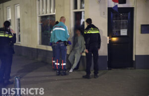 Scooterrijder klapt op geparkeerd busje en vlucht met één schoen Wesselsstraat Den Haag
