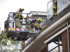 Bewoners opgeschrikt na brand in het dak Thorbeckelaan Den Haag