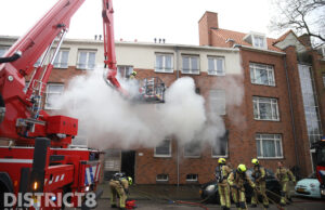 Meerdere dieren en personen gered bij felle uitslaande woningbrand Kapelaan Meereboerweg Den Haag
