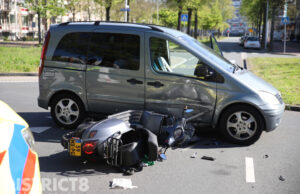Bestuurder van motorscooter gewond na aanrijding met auto Meppelweg Den Haag
