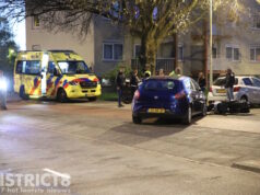 Scooter flink beschadigd na aanrijding met auto Leggelostraat Den Haag