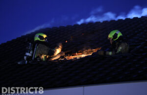 Zolderbrand breidt zich uit tot lastig te bestrijden dakbrand Wibo Lanslaan Den Haag