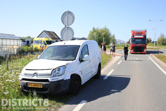 Bestuurder van busje gewond na aanrijding met vrachtwagen Monnikenweg Pijnacker
