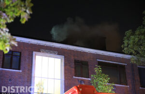 Meerdere woningen ontruimd door woningbrand, bewoners met vluchtmaskers van balkon gered Jozef Israelslaan Rijswijk