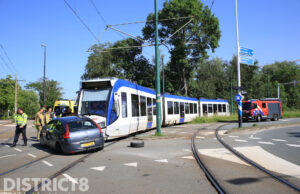 Tramlijn 19 gestremd na aanrijding met auto Vrijenbanselaan Rijswijk