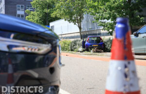 Auto belandt in bosjes na aanrijding, bestuurder aangehouden Treubstraat Rijswijk