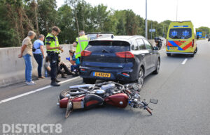 Motorrijder botst achterop auto en raakt gewond Kruithuisweg / N470 Delft