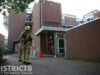 Container in brand onderaan trappenhuis van flat Stokdijkhof Naaldwijk