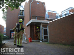 Container in brand onderaan trappenhuis van flat Stokdijkhof Naaldwijk