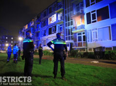 Uitslaande woningbrand na explosie naast politiebureau Mouterpad Delft