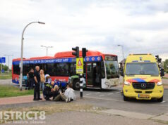 Bus maakt noodremming om ongeval te voorkomen, passagier gewond Harnaschdreef Den Hoorn