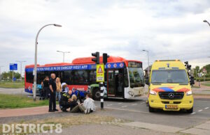 Bus maakt noodremming om ongeval te voorkomen, passagier gewond Harnaschdreef Den Hoorn