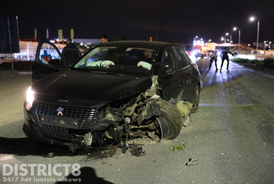 Ravage nadat automobilist van de weg raakt Wippolderlaan N211 Wateringen