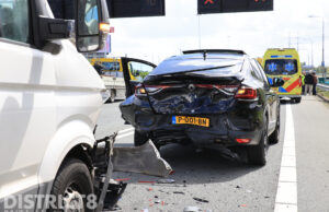 Afrit snelweg dicht na ongeval met meerdere voertuigen A4 Den Hoorn