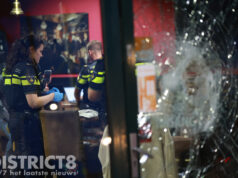 Gevel van eetcafe PreZiez ontzet door nachtelijke explosie Oude Kustlijn Den Haag