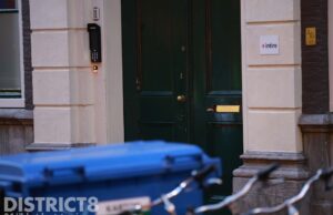 Schade na explosie bij D66 partijkantoor Lange Houtstraat Den Haag