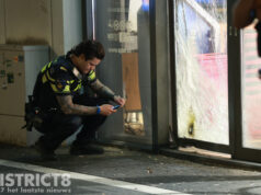 Zwaar beschadigde schuifdeur en rookontwikkeling door explosie Spar Supermarkt Els Borst-Eilersplein Den Haag
