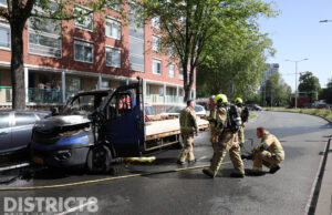 Cabine van bedrijfsbus verwoest door brand Erasmusweg Den Haag