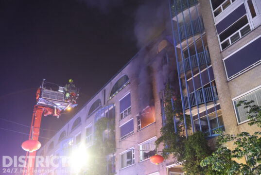 Persoon overleden na uitslaande brand in woning seniorencomplex Wagenstraat Den Haag