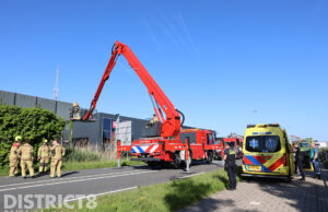 Man vlucht en belandt in water Burgermeester Elsenweg Naaldwijk