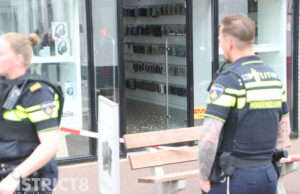 Politie start zoekactie na overval op telefoonwinkel Molenstraat Monster
