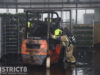 Veel rookontwikkeling bij heftruckbrand in loods Vredebestlaan Poeldijk