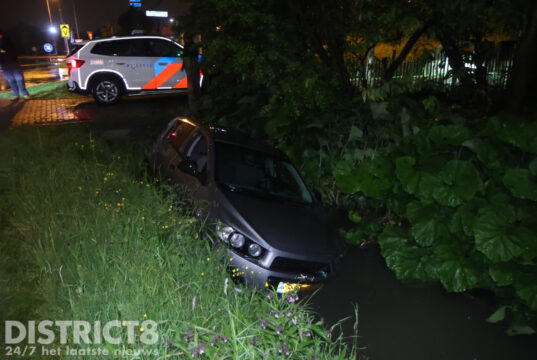 Auto belandt in sloot; inzittende ongedeerd Galgeweg Naaldwijk