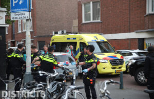 Zwaargewonde na steekpartij; verdachte op de vlucht Lunterenstraat Den Haag