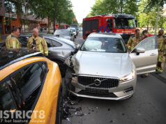 Veel schade na ongeval tussen twee voertuigen Laan van Wateringse Veld Den Haag