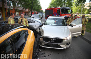 Veel schade na ongeval tussen twee voertuigen Laan van Wateringse Veld Den Haag