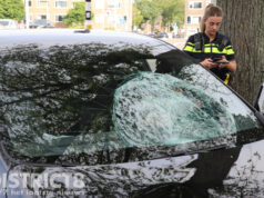 Fietser gewond na aanrijding met auto, voorruit verbrijzeld Volendamlaan Den Haag
